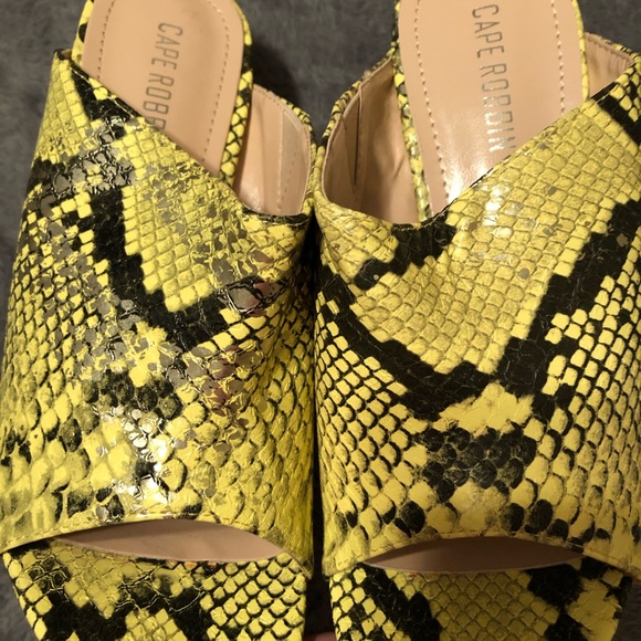 *Cape Robbin Boa Babe Lime Wedge Heels - Size 7.5 - Picture 5 of 8